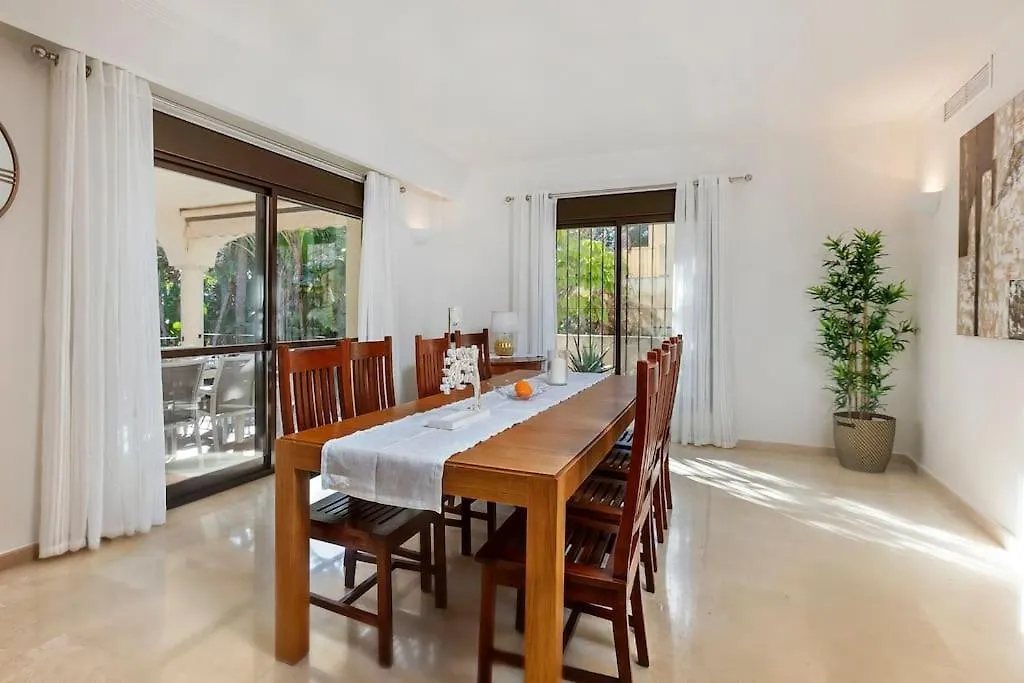 Luxury 6 Bedroom Villa, Marbella 0*,